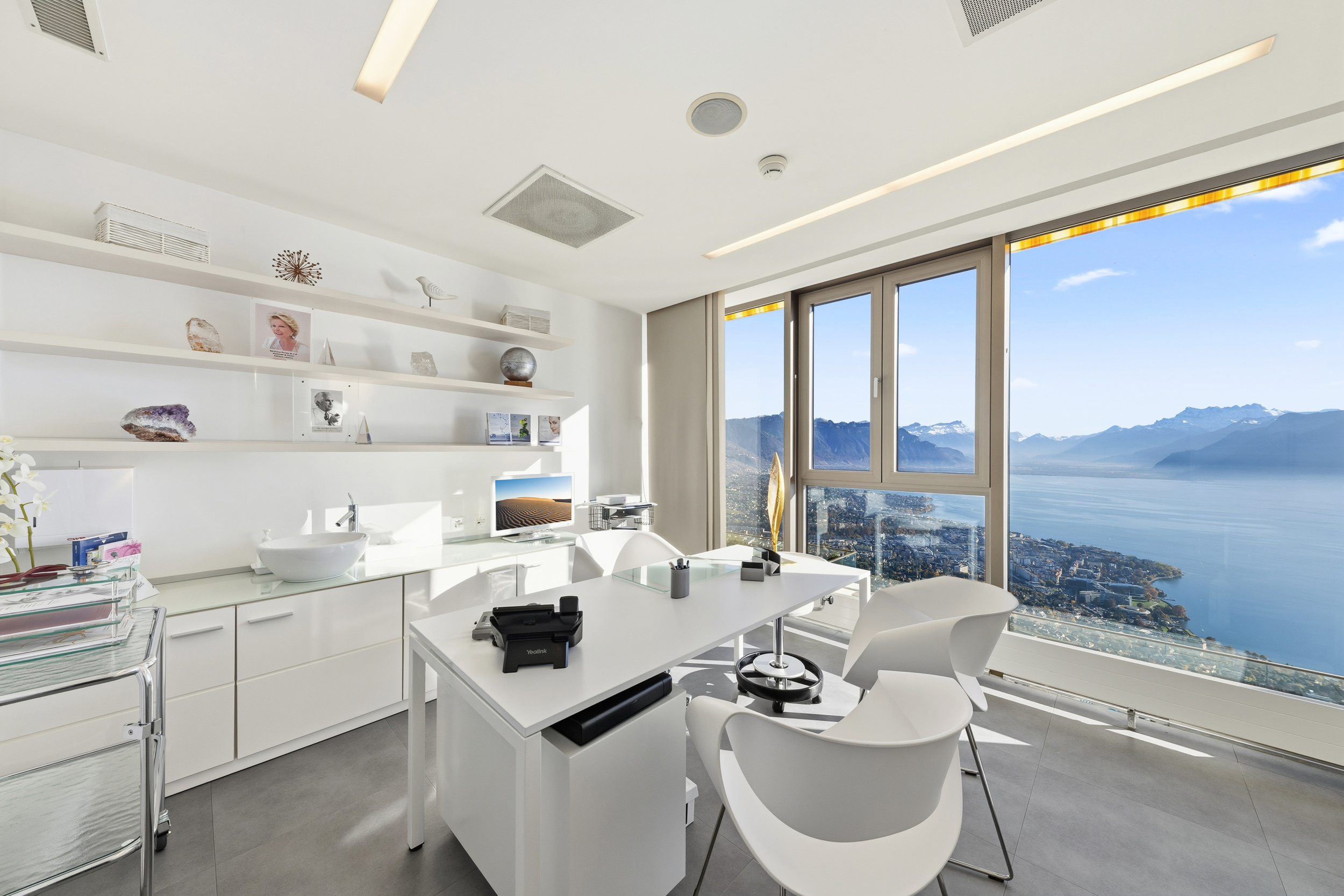 bureau consultation médicale du médecin chef de la clinique lémana