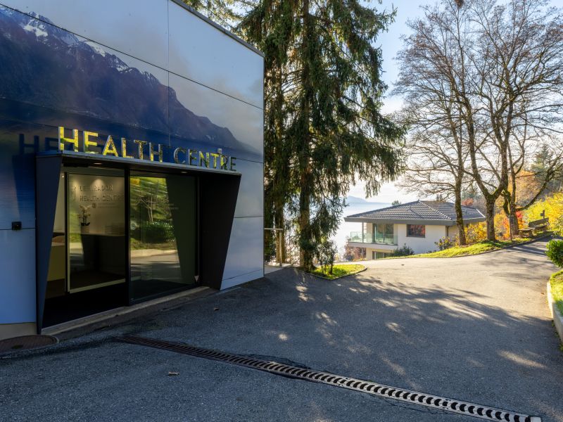 Main exterior entrance of Clinique Lémana