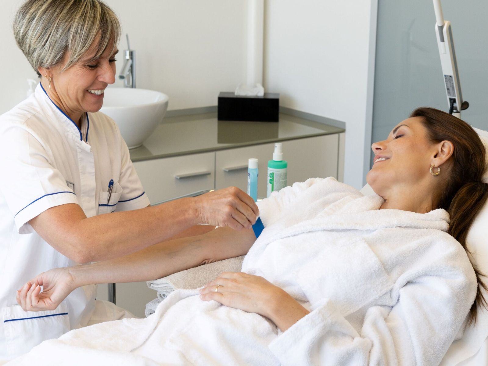 Preparation of blood draw by the nurse