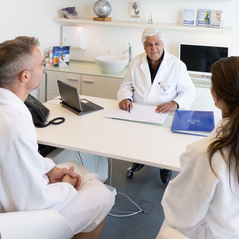 Le médecin chef répond aux questions du médecin chef sur les programmes de anti-âge