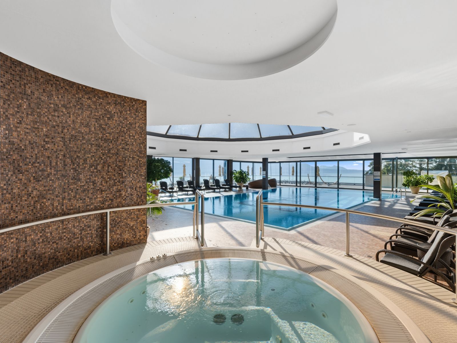 jacuzzi in the swimming pool of the Mirador hotel