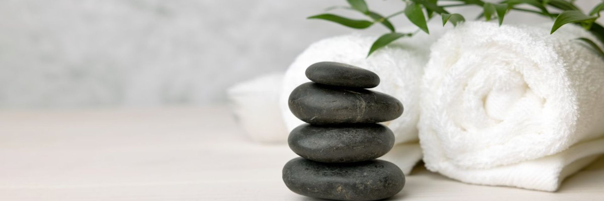 Spa,Und,Wellness,Center,-,Stapel,von,Massage,Steinen,Und